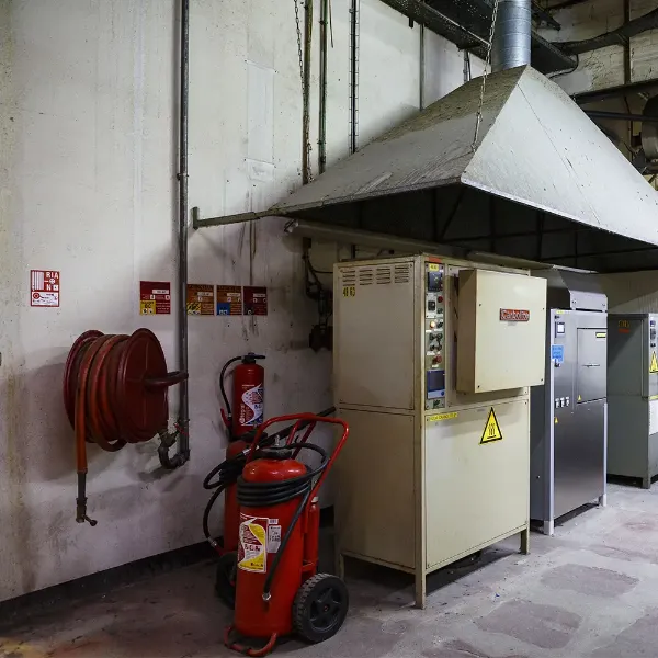 Extincteur et robinet d’incendie armé (RIA) dans une entreprise