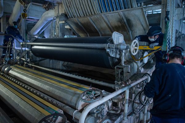 Intervention de maintenance sur une machine à papier