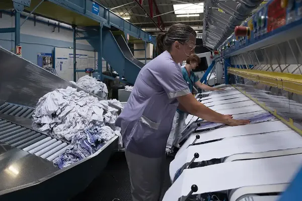 Calandre de séchage et de ré-enroulage en bobine