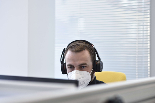 opérateur avec un casque téléphonique opérateur avec un casque téléphonique
