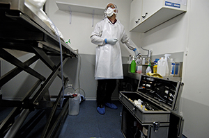 Appareil de protection respiratoire par un thanatopracteur Appareil de protection respiratoire par un thanatopracteur