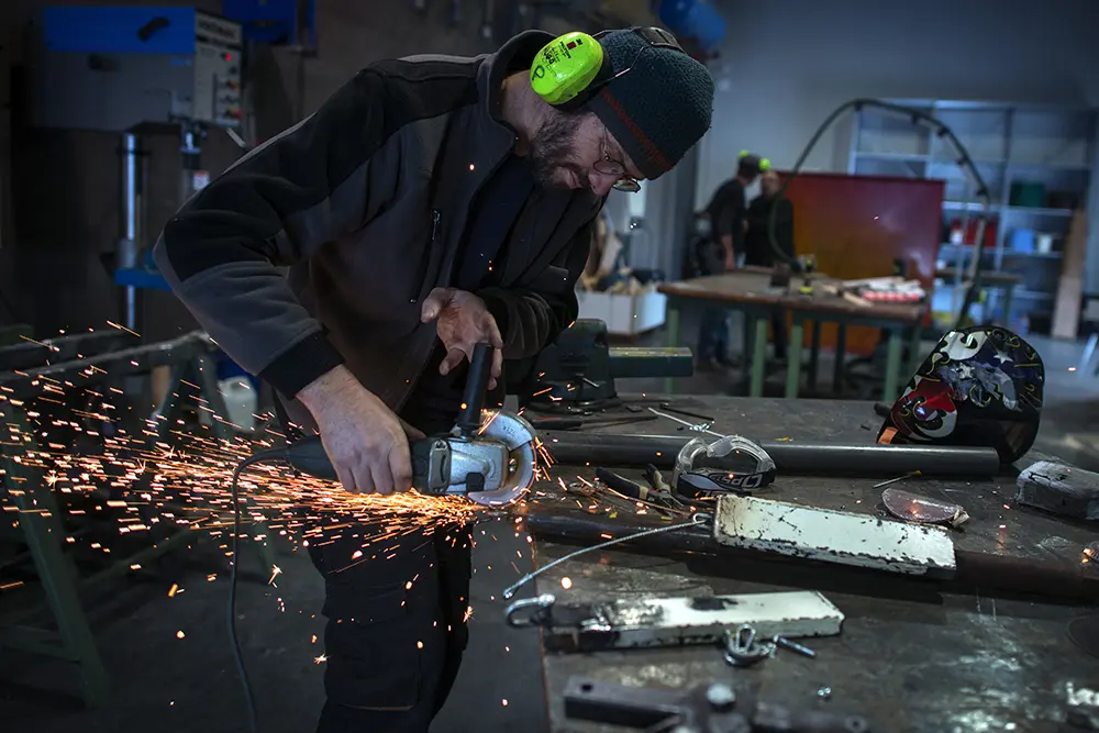 Découpe à l'aide d'une meuleuse